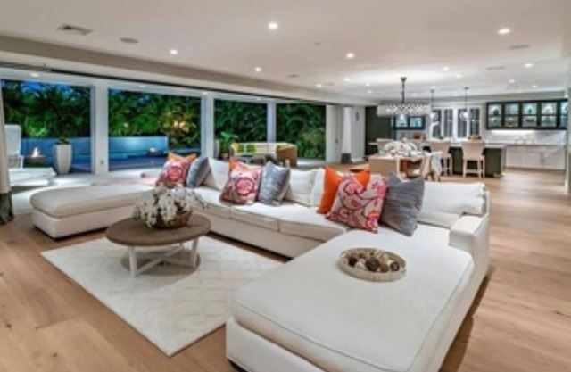 Long term rental near beach in Kahala with Pool