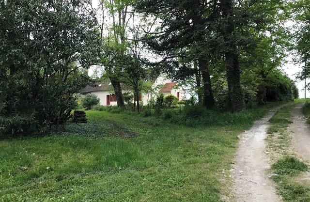 Longère in Berry with swimming pool on the edge of a castle park