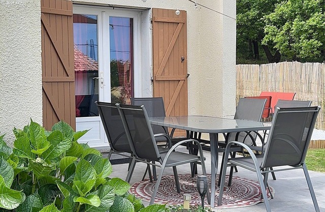 Looking for a charming, practical duplex just 3 minutes from the beach.