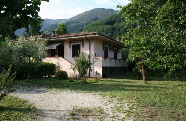 Looking for a quiet place? VILLA CASCIANI