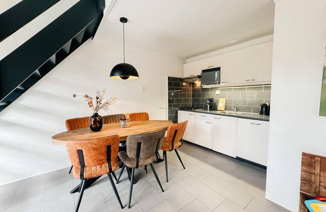 Looking for the perfect family holiday bungalow? Look no further than our 6-person child-friendly bungalow at Norgerberg in Drenthe. Enjoy the sunshine and fresh forest air while your children play and explore in nature.