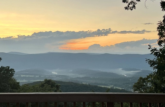 Lookout Cabin in the mountains, Amazing Views!
