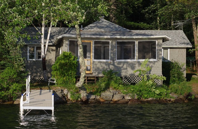 Loon Camp - right on Lake St. George, multi-sleeping areas, canoe included