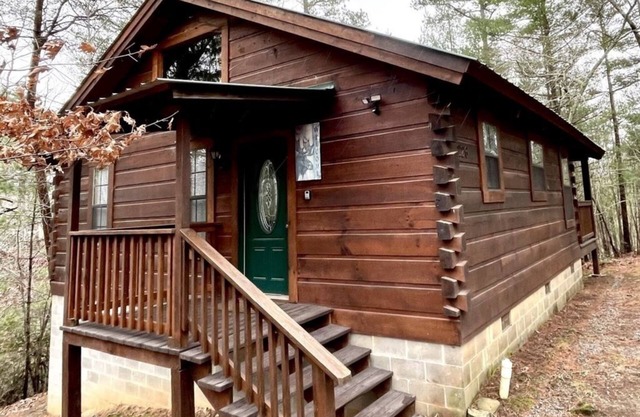 Loose Moose - Hot Tub, King Bed, Dog Friendly! by RedAwning