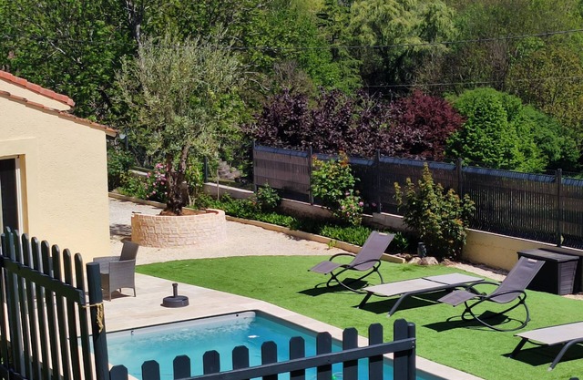 Lot: My Little House, its swimming pool and its garden