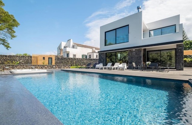 Lotus House - Heated Pool & Jacuzzi near the Beach