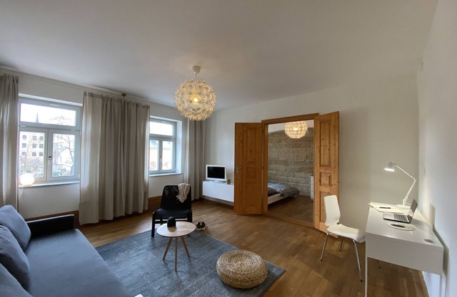 "louise" mit Balkon und Viel Sonne Mitten im Szeneviertel!