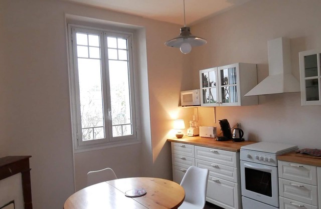 Lourdes Independent character apartment ground floor near downtown