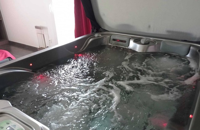 Love Room : Chambre, Suite Avec Jacuzzi et Sauna Privatif
