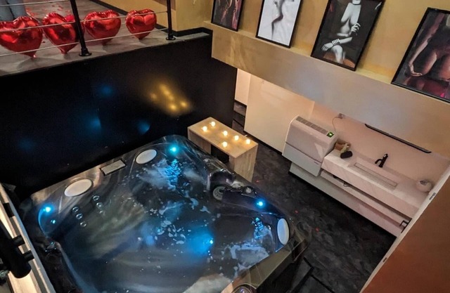 Love Room la Black