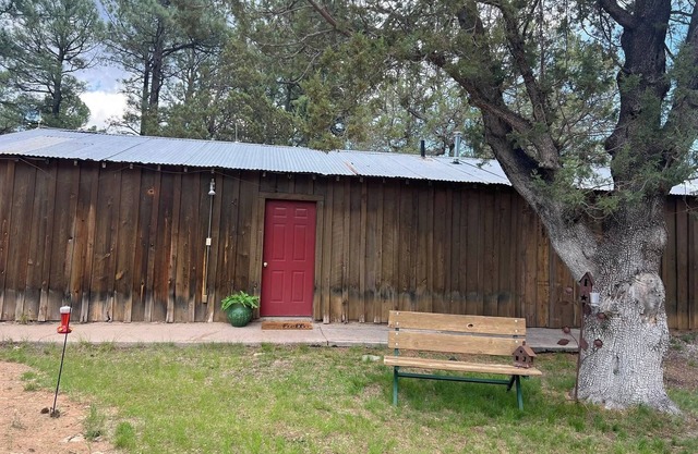 Lovely 1-bedroom Woodpecker Inn @ Sacramento Mountain Retreat