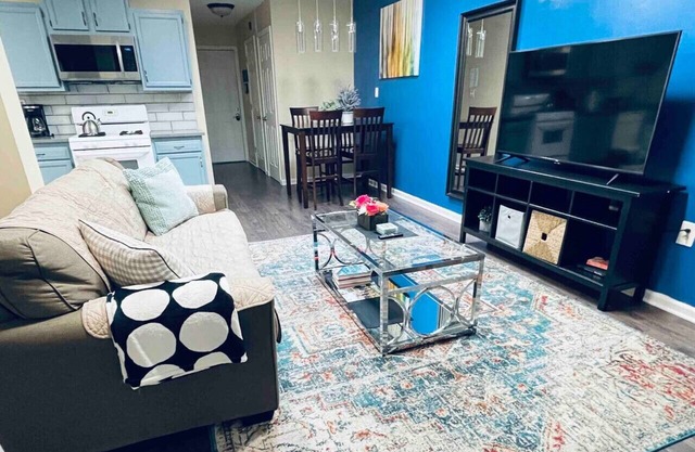 Lovely 1BD Apt Near Magic Garden in Center City
