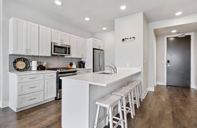 Lovely 2 Bed Condo at a Great Location in Nola!