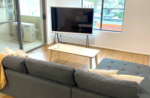 Lovely 2 bedroom apartment with city views