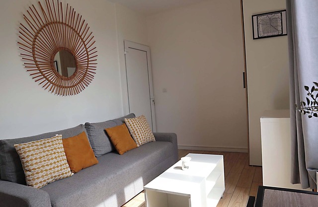 Lovely 2-room apartment in quiet location, Paris 30 min away, nearby tourist attractions,