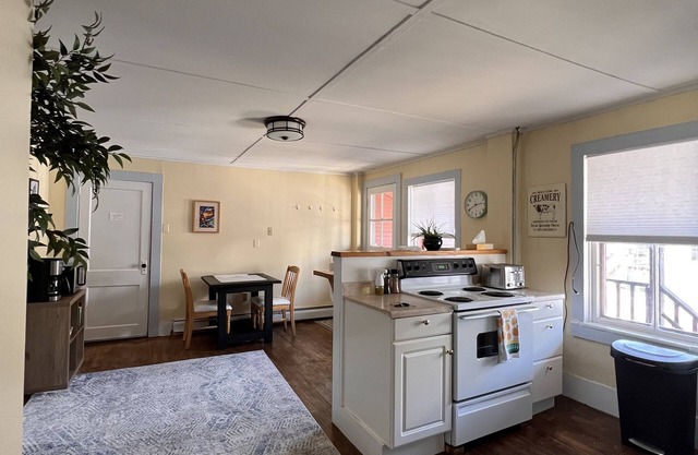 Lovely 2bdrm Apt Close to Stowe, Smugglers Notch & Jay Peak!