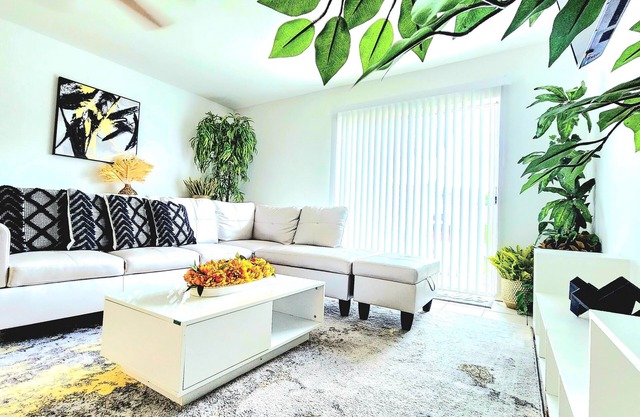 Lovely 2Bed 2Bath Home near Downtown, Fort Myers