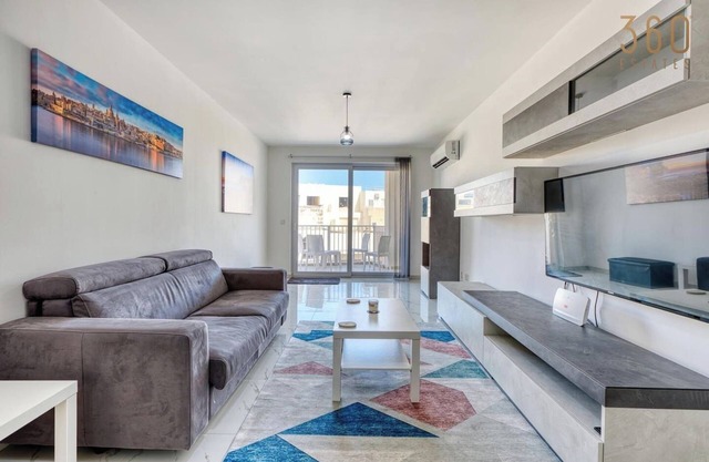 Lovely 2BR Apt with Private Balcony in Marsalforn