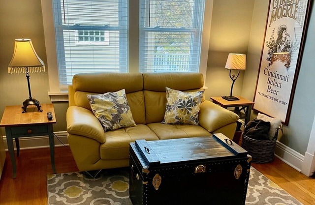 Lovely 2nd FL home w/view. 5miles to Downtown- In historical Columbia Tusculum.