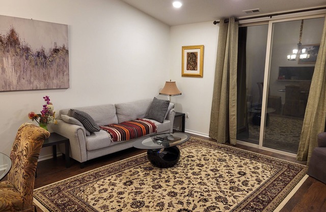 Lovely 2nd level 2 bed 2 baths condo
