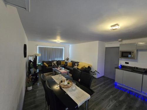 Lovely 3 Bed Ground Floor Apartment Near QE Hospital Harborne Birmingham New