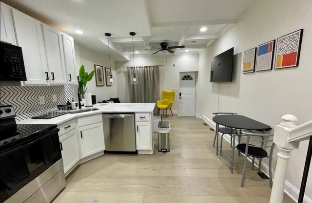 Lovely 3-bedroom townhome in Baltimore with WiFi