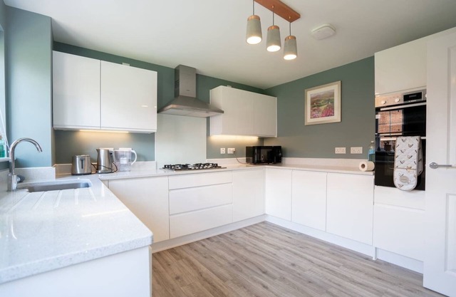 Lovely 5-Bed House in centre of Bicester Village