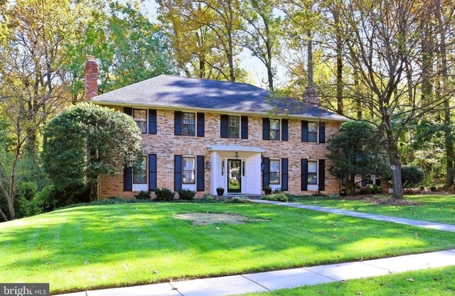 Lovely 6B Home w POOL on Wooded Lot 20 Minutes From DC