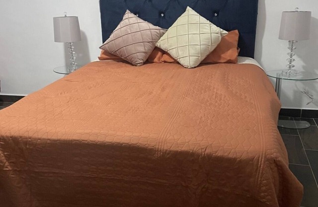 Lovely and warming 3 bedrooms apt inDowntown