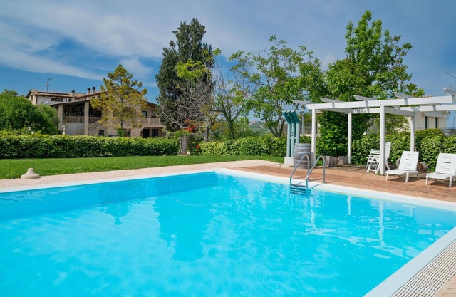 Lovely apartment for 4 people with WIFI, pool, A/C, TV, patio and pets allowed