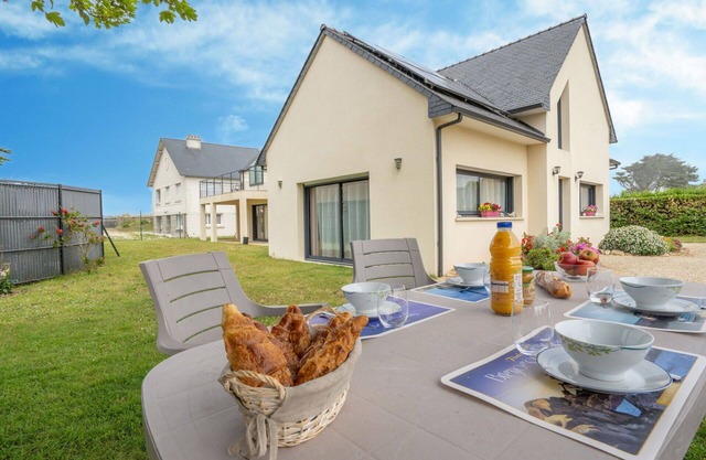 Lovely apartment for 4 people with WIFI, TV, patio and parking
