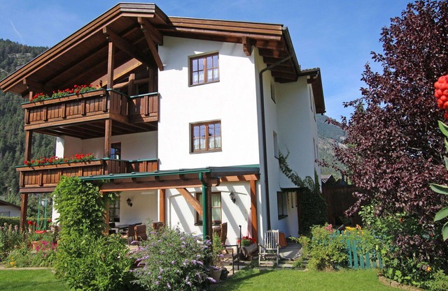 Lovely apartment for 4 guests with WIFI, TV and terrace