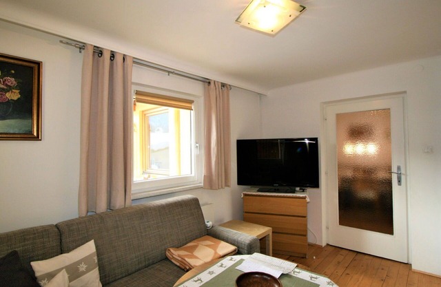 Lovely apartment for 4 people with TV, patio, pets allowed and parking