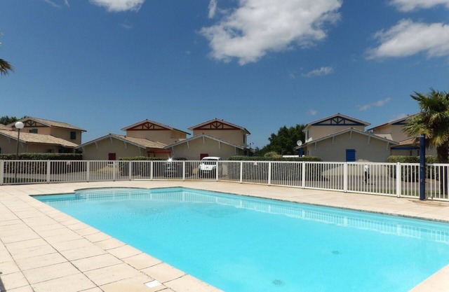 Lovely apartment for 5 guests with WIFI, pool, TV, terrace, pets allowed and parking