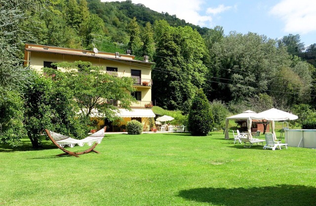 Lovely apartment for 6 guests with hot tub, pool, WIFI, TV, patio and parking