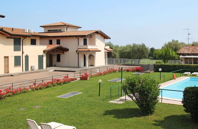 Lovely apartment for 7 people with A/C, WIFI, pool, TV, patio, pets allowed and parking