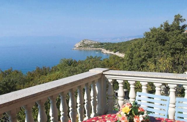 Lovely apartment in Malinska with WiFi
