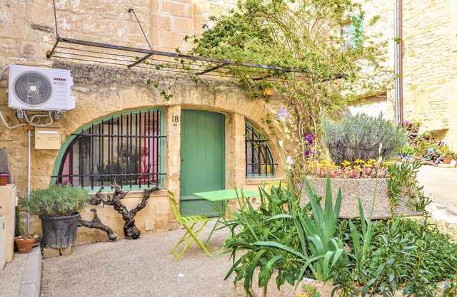 Lovely apartment in Remoulins with WiFi