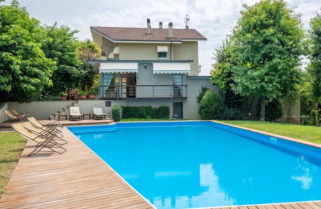 Lovely apartment for 6 guests with WIFI, private pool, A/C, TV, terrace, pets allowed and parking