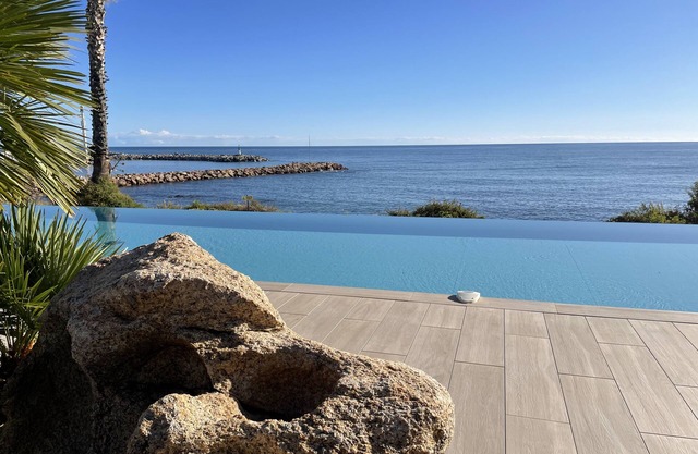 Lovely apartment waterfront in Solenzara