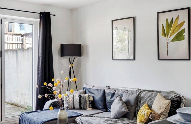 Lovely Bristol Gem - Sleeps 22