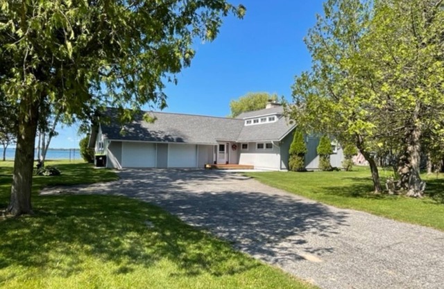 Lovely Chalet Home on Quiet Bay with Sandy Beach