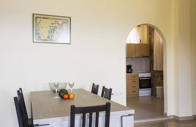 Lovely comfortable apartment on a hill by the sea