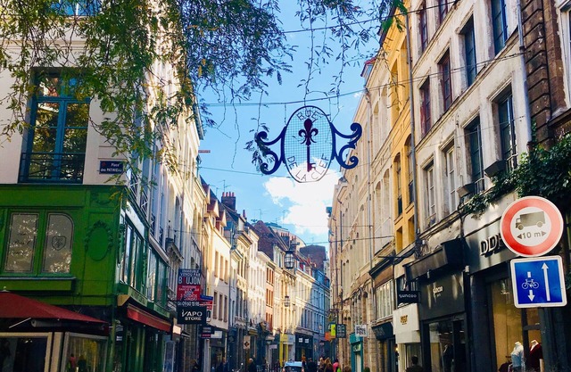 Lovely, cosy furnished apartment for 4 people. Vieux-Lille with parking