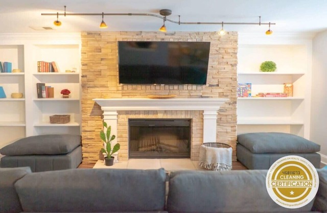 Lovely CWE 2BR | Private Parking /ABODEbucks