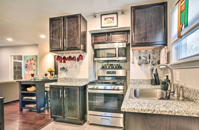 Lovely Dearborn Home w/Gas Grill & Backyard!