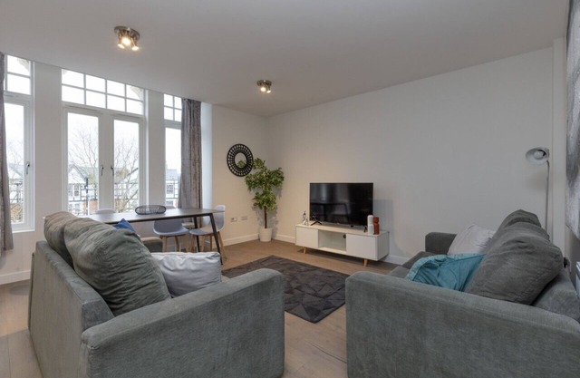 Lovely Deluxe North Central London Apartment