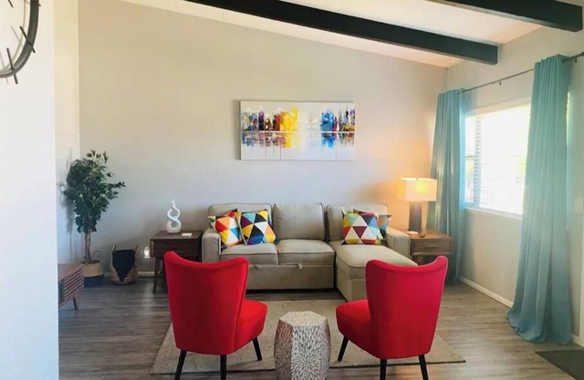 Lovely Designer 1 Bedroom with Free Parking