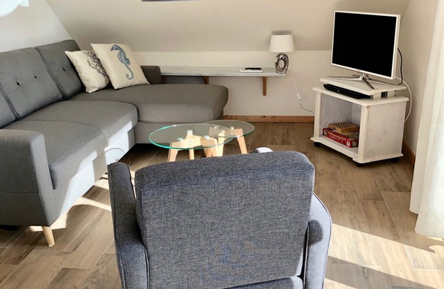 Lovely furnished holiday apartment in central, peaceful location near beach