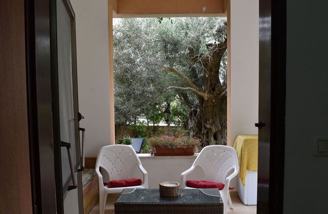Lovely garden unit on Mt. Carmel